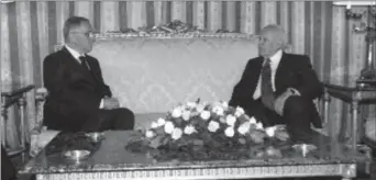  ??  ?? Ambasadori Dervishi me Presidenti­n grek, Papulias
