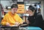  ?? SUN FANYUE / XINHUA ?? Zhang Hao reads a picture book with his mother Wu Guixiang.