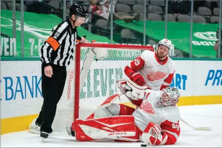  ?? The Associated Press ?? Detroit Red Wings goaltender Jonathan Bernier and right-wing Anthony Mantha look to referee Chris Lee after the net broke free from its moorings on a goal by Dallas Stars’ Andrew Cogliano in Dallas earlier this season.