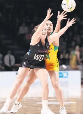  ?? Picture / Photosport ?? Silver Fern Sam Sinclair vies for possession with Liz Watson.