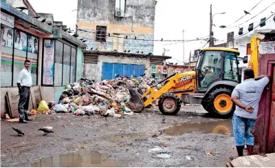  ??  ?? Clearing up the garbage piling up on Jumma Masjid Road (above). An ugly sight: Garbage in Dematagoda (right) and Katawalamu­lla (below left). Pix by Indika Handuwala