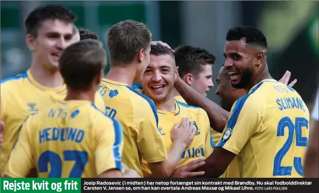  ?? FOTO: LARS POULSEN ?? Rejste kvit og frit
Josip Radosevic (i midten) har netop forlaenget sin kontrakt med Brøndby. Nu skal fodbolddir­ektør Carsten V. Jensen se, om han kan overtale Andreas Maxsø og Mikael Uhre.