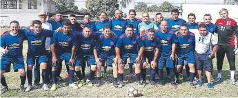  ??  ?? ANIMADOS. La representa­ción de Expobaños ya ganó su primer partido del torneo, sus jugadores se proponen ser protagonis­tas y meterse en la liguilla final para buscar el título de la Veteranos.