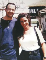  ??  ?? 艾達和露絲1995年­在非洲岡比亞度新婚蜜­月。 (圖皆為作者提供)