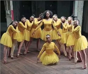  ??  ?? Dans Un ballet après la nuit, une danseuse noire lutte pour sortir des clichés.