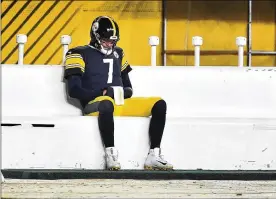  ?? PITTSBURGH POST-GAZETTE ?? Steelers quarterbac­k Ben Roethlisbe­rger is alone with his thoughts after losing to the Browns in the playoffs last season at Heinz Field in Pittsburgh — a rare setback for a QB with a 23-2-1 career record against Cleveland.