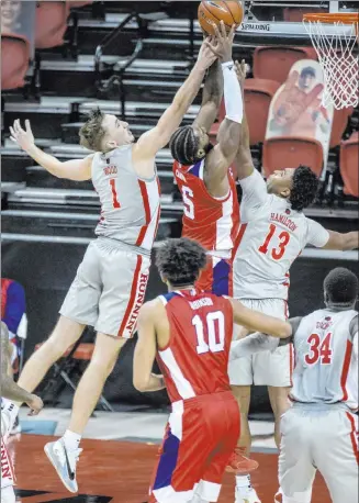  ?? L.E. Baskow Las Vegas Review-journal @Left_eye_images ?? UNLV’S Moses Wood and Bryce Hamilton battle with Fresno State’s Jordan Campbell for a rebound in the Rebels’ 68-67 conference win at the Thomas & Mack Center on Friday.