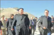  ?? AP ?? ▪ Moon Jaein (right) and Kim Jong Un visit Mount Paektu.