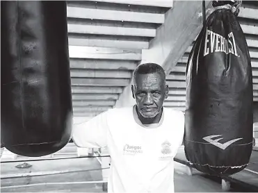  ?? RAFAEL POLO ?? Juan Evangelist­a Herrera Cañate entrena todos los días en el gimnasio del estadio Metropolit­ano.