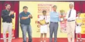  ??  ?? Kumar Chhabria, Dabur India Ltd, felicitate­s Campion School for being the Maharashtr­a state winner