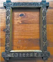  ?? TNS ?? This is a late Victorian crisscross frame, but is it tramp art?