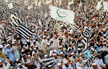  ?? REUTERS ?? Supporters of Muttahida Majlis-e-Amal (MMA), a coalition of religious-political parties, hold flags and chant slogans as they attend a million march rally, after the Supreme Court overturned the conviction of a Christian woman sentenced to death for blasphemy against Islam, in Karachi, Pakistan on 8 November.