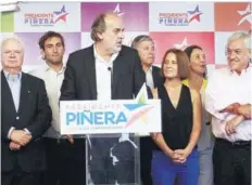  ??  ?? En 2017, un grupo de ahora exmilitant­es de Ciudadanos entregó su respaldo a Piñera para el balotaje.