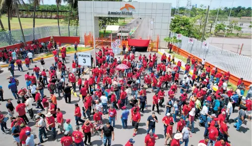  ?? CORTESÍA: FB URIEL LZC ?? La planta en Lázaro Cárdenas emplea a más de ocho mil personas