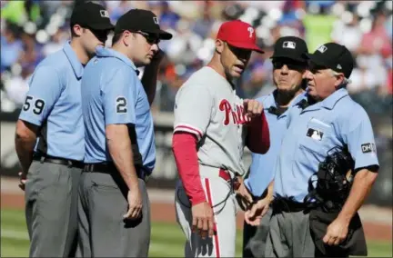  ?? FRANK FRANKLIN II — THE ASSOCIATED PRESS ?? Philadelph­ia Phillies manager Gabe Kapler, center, argues a call with home plate umpire Tom Hallionin, right, during the second inning of the first game of a baseball doublehead­er against the New York Mets, Monday.