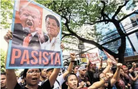  ??  ?? Manila gab es Proteste gegen Donald Trump und Rodrigo Duterte.