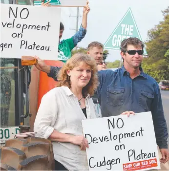  ??  ?? Tweed Mayor Katie Milne with protesters against the siting of a new hospital at Cudgen.