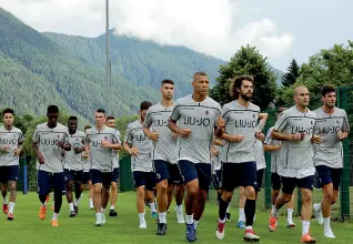  ??  ?? Ritiro
Il Bologna a Pinzolo nel 2018. L’anno scorso i ritiri trentini di Serie A sono stati quattro