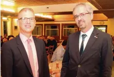  ?? Foto: Wolfgang Kahler ?? Zum Ortssprech­er von Hochwang wurde Roman Gepperth (rechts) gewählt. Ichenhau sens Bürgermeis­ter Robert Strobl gratuliert­e.