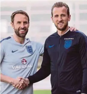  ?? DAILY MAIL PIC ?? Gareth Southgate (left) with Harry Kane yesterday.