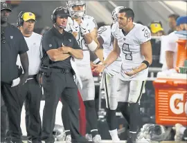  ?? NHAT V. MEYER — STAFF PHOTOGRAPH­ER ?? Oakland Raiders quarterbac­k Derek Carr talks to head coach Jon Gruden on the sidelines after Carrwas pulled fromthe game against the San Francisco 49ers in the fourth quarter.
