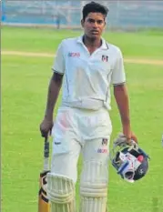  ?? ANIL KUMAR MAURYA/HT ?? Siddarth Yadav poses after hitting an unbeaten century for UP in Allahabad on Sunday.