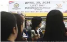  ?? PHILIPPINE STAR/EDD GUMBAN ?? THE BUREAU of Internal Revenue (BIR) is urging the public to file annual income tax returns earlier than the April 15 deadline.