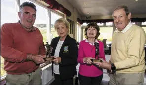  ?? Photo by John Reidy ?? Castleisla­nd Members’ Golf Club 2018 Scramble men’s winner Willie Galvin (left) being presented with his prize by lady captain, Mary Ann Downes, as ladies winner Mary Scanlon recieves her statuette from outgoing scramble organiser Cyril Quigley at the clubhouse on Wednesday.