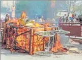  ?? PTI FILE ?? A scene of arson after clashes between two groups during a Ram Navami procession in Bihar’s Aurangabad.
MARCH 17,
MARCH 25,