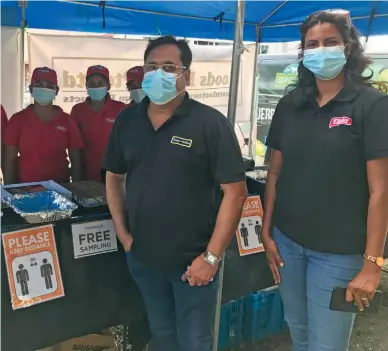  ?? Photo: Shreya Kumar. ?? Foods Pacific Limited senior general manager Sumukh Malankar (second from right) and Foods Pacific business developmen­t executive Pritika Bhaggal (right) during the company’s free food sampling on October 16, 2021.