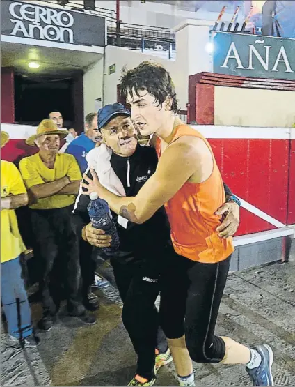  ?? FOTOS: L. M. UNCITI ?? Arria Vi ofreció, a sus 19 años, toda una demostraci­ón en el pentatlón vasco disputado en Azpeitia. El joven aizkolari