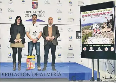  ?? D.A. ?? Foto con los representa­ntes institucio­nales y el de la asociación Duchenne Parent Project España en Almería.