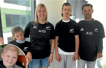  ?? PHOTOS: SUPPLIED ?? The Diprose family: Jessie, mum Jackie, Fletch and dad Marc at the Melbourne hospital on December 25. Inset: Kate Diprose, 12, from Matamata, has been in Melbourne Royal Children’s Hospital receiving specialist cancer treatment.