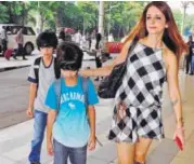  ??  ?? Hrehaan and Hridhaan Roshan with Sussanne Khan
