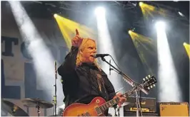  ??  ?? HOLDT IKKE II: Supergitar­ist Warren Haynes og hans band Gov’t Mule klarte ikke å trekke nok folk til bluesbyen på lørdagen.