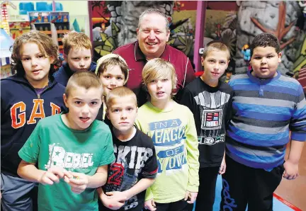  ?? DAVID KAWAI/ OTTAWA CITIZEN ?? Ottawa South Mustangs football coach Paul Howard organized a trip to Ottawa Midway with his young players. Howard is one of 10 finalists for the 2014 NFL Youth Coach of the Year for his work with kids at risk.
