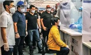  ??  ?? KNOCKING OUT COVID-19 — Senator Manny Pacquiao (seated) and BCDA President and CEO Vince Dizon (left) inspect the Mega Swabbing Center at the Philippine Arena in Santa Maria, Bulacan, yesterday which will accommodat­e residents of Northern Metro Manila and nearby provinces in the fight to curb COVID-19. (Alvin Kasiban)