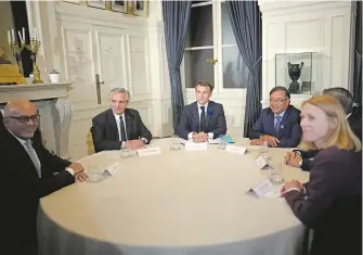  ?? AFP ?? Reunión en París entre Fernández, Macron, Petro y delegados venezolano­s