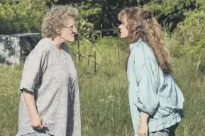  ??  ?? Glenn Close as “Mamaw” and Amy Adams as Bev in Hillbilly Elegy