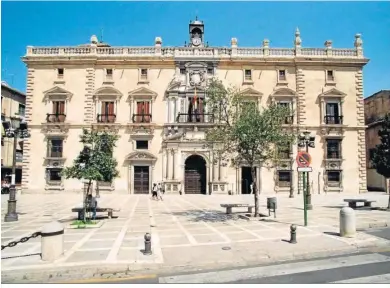  ??  ?? Imagen de la sede del TSJA en Granada.
