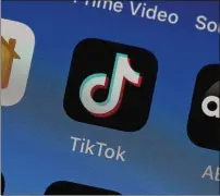  ?? ILLUSTRATI­ON BY JUSTIN SULLIVAN / GETTY IMAGES ?? Independen­t estimates suggest TikTok retains fewer users than its internet rivals.