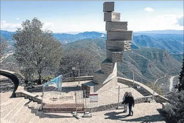  ?? GEMMA MIRALDA ?? El monumento de Subirachs a Ramon Llull se colocó en el año 1976 y fue sometido a una restauraci­ón en el 2015