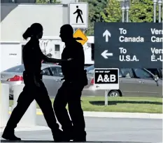  ?? THE CANADIAN PRESS FILES ?? Canadian border guards are silhouette­d as they replace each other at an inspection booth at the Douglas border crossing on the Canada-U.S. border in Surrey, B.C., on Aug. 20, 2009.