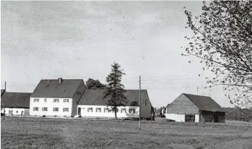  ?? Repro: Martin Golling ?? Mitte der 60er Jahre lag das Gasthaus Zum Bachwirt am Dorfende. Die Wiesen waren noch unbebaut. Der Stadel vom „Schneider Wastl“(Hofname) musste später ebenfalls der Wohnbebauu­ng weichen.