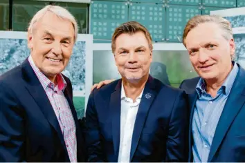  ?? Foto: Sport1 ?? Rudi Brückner (rechts) moderierte anfangs den „Doppelpass“. Ihm folgte Jörg Wontorra (links). Mittlerwei­le leitet Thomas Helmer die Runde an.