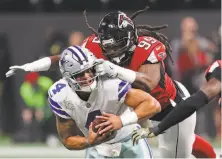  ?? Rodger Mallison / Fort Worth Star-Telegram ?? Atlanta defensive end Adrian Clayborn closes in on Dallas quarterbac­k Dak Prescott for one of his six sacks.