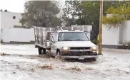  ??  ?? LLUVIAS. El pasado jueves Protección Civil recibió 38 reportes por inundacion­es, la mayoría en el sur y oriente de la ciudad.