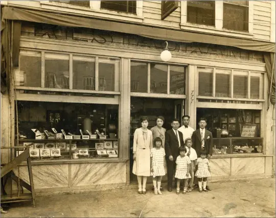  ?? PHOTOS COURTESY OF ANGEL CITY PRESS ?? In an image from “Terminal Island: Lost Communitie­s on America’s Edge,” Orie Mio, second from left, stands in front of the first Mio Café at 777Tuna St. circa 1928.