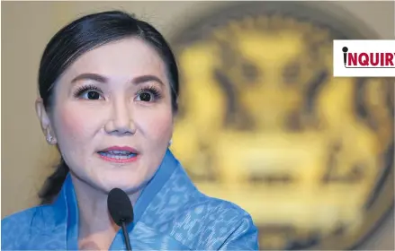  ?? POOMLARD SOMCHAI ?? Government spokeswoma­n Narumon Pinyosinwa­t speaks to reporters at Government House after the weekly cabinet meeting on Tuesday.