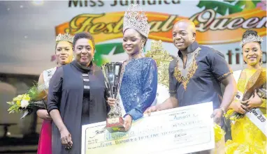  ??  ?? Miss Jamaica Festival Queen 2019 Khamara Wright accepts her trophy and prize money presented by Olivia Grange, minister of culture, gender, entertainm­ent and sport; and Pearnel Charles Jr, minister without portfolio in the Ministry of Economic Growth and Job Creation.